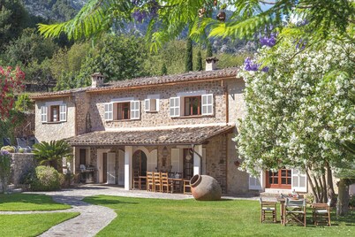 Beautiful Country Villa With Private Pool & Huge Garden