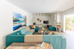 Smart TV, stereo - *UNIQUE* Luxury 10-person villa Laman within walking distance of Jan Thiel Beach (Jan Thiel)