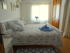 5 chambres, fer et planche à repasser, accès au Wi-Fi (inclus)