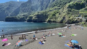 Plage à proximité, chaise longue