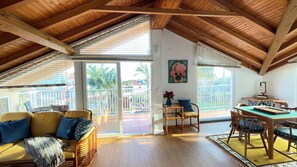 Smart-TV, DVD-spiller og stereoanlegg