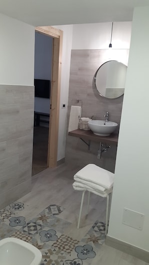 Shower, hair dryer, bidet, towels - The Loft in Avola 10 minutes from the sea. (Avola)