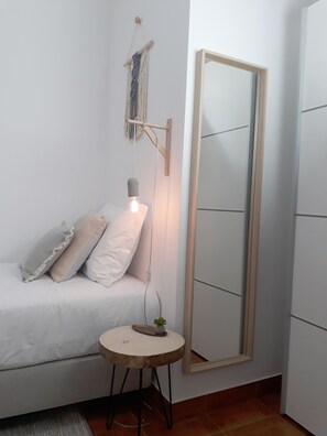 2 bedrooms, iron/ironing board, Internet
