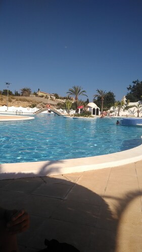 A 100 m de la mer et de la piscine