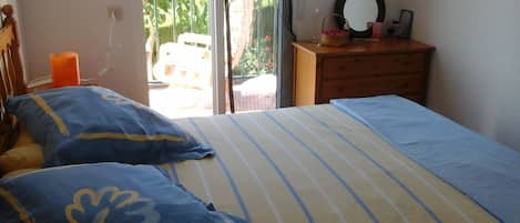 3 quartos, ferros/tábuas de passar roupa, Wi-Fi, roupa de cama
