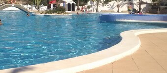 100 m fra sjøen og svømmebassenget