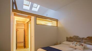 Iron/ironing board, WiFi, bed sheets, wheelchair access