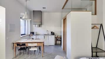 Iron/ironing board, WiFi, bed sheets, wheelchair access
