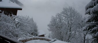 5 chambres, 3 salle de bains (10 personnes) chalet dans les Portes du Soleil avec bain à remous 