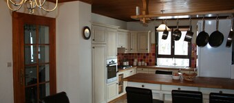 5 Bedroom, 3 Bathroom(Sleeps 10) chalet in the Portes Du Soleil with hot tub 