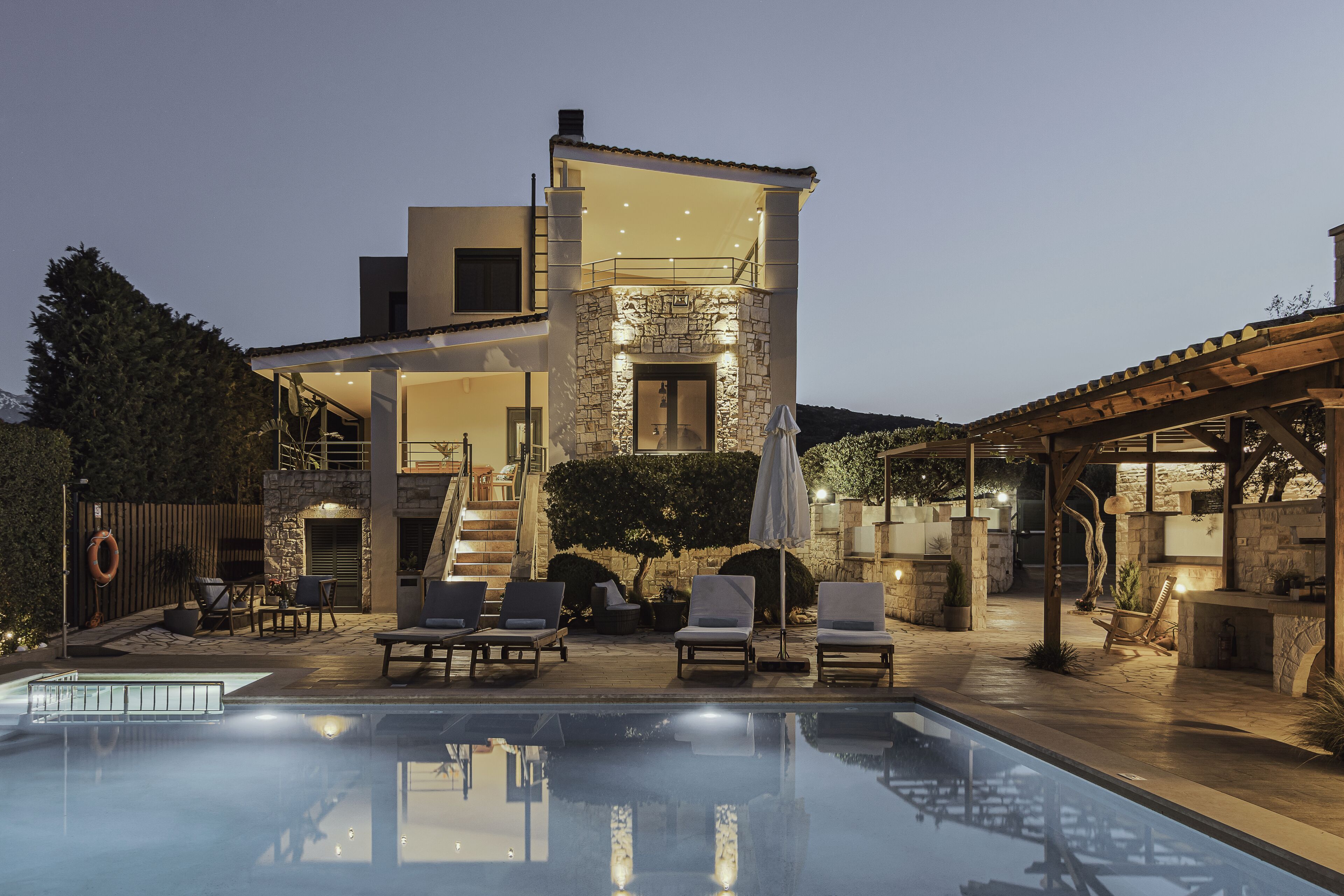 حمّام سباحة خارجي