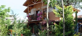 1 bedroom apartment - 3 people:  With charm and beautiful views of the garden.