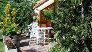 Outdoor dining - 1 bedroom apartment - 3 people:  With charm and beautiful views of the garden. (Olmedo)