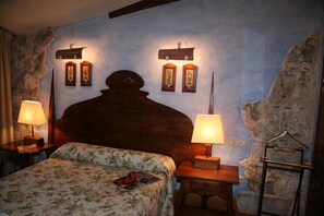 1 bedroom, travel cot, Internet
