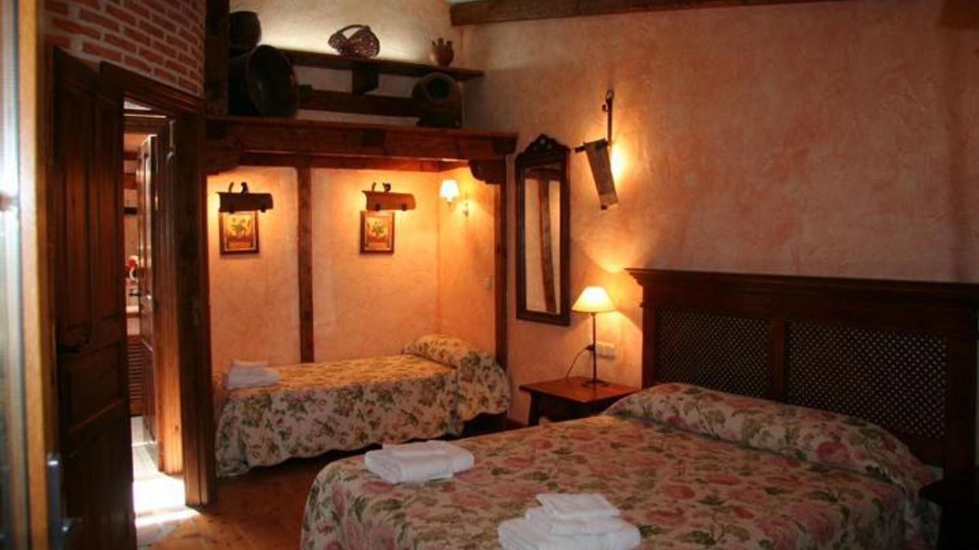 1 bedroom apartment - 3 people:  With charm and beautiful views of the garden.