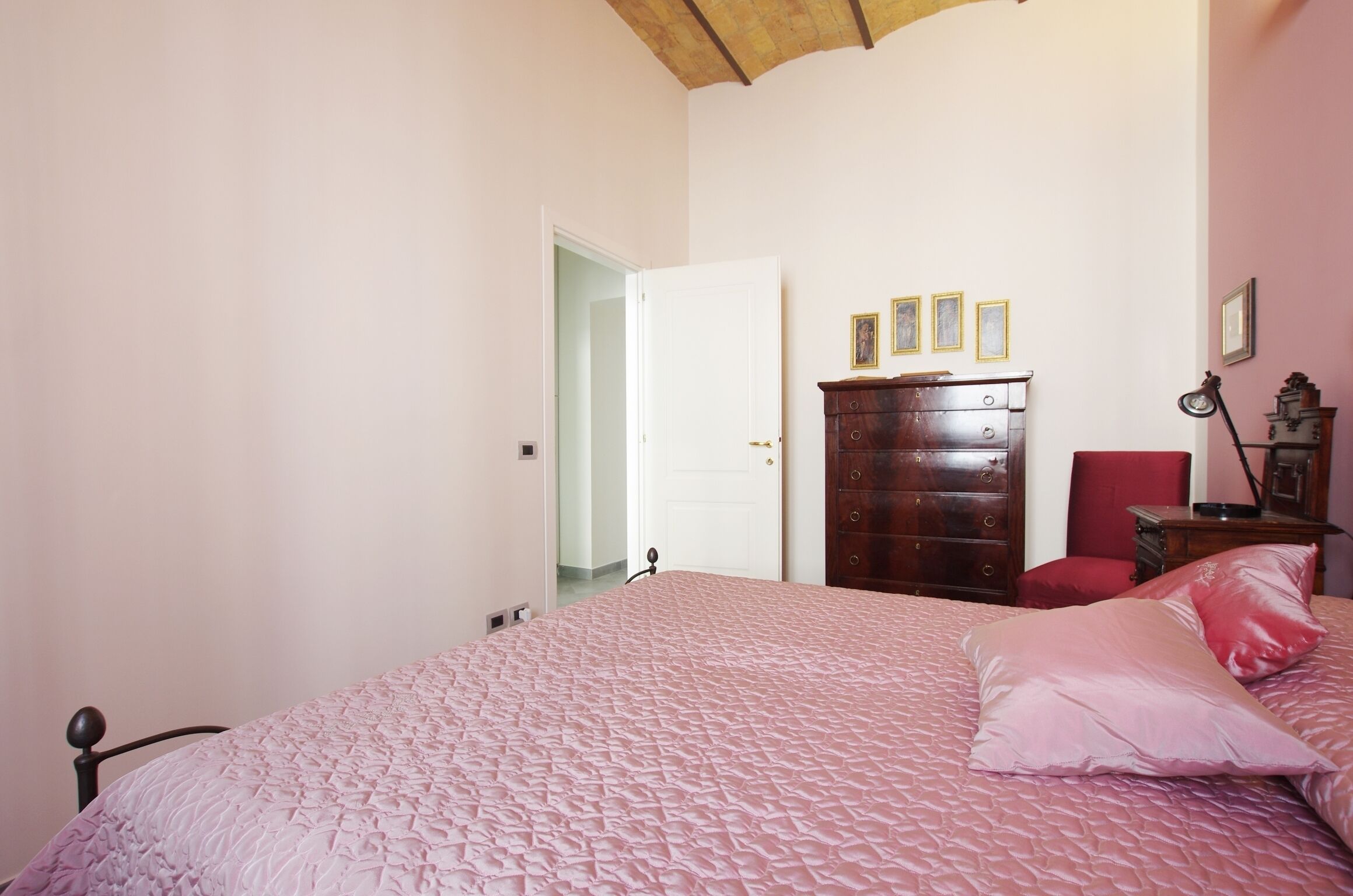 Colosseum, elegant, bright, relaxed A / C 