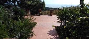 Villa im mediterranen Stil mit Blick auf die Oase des Flusses Belice