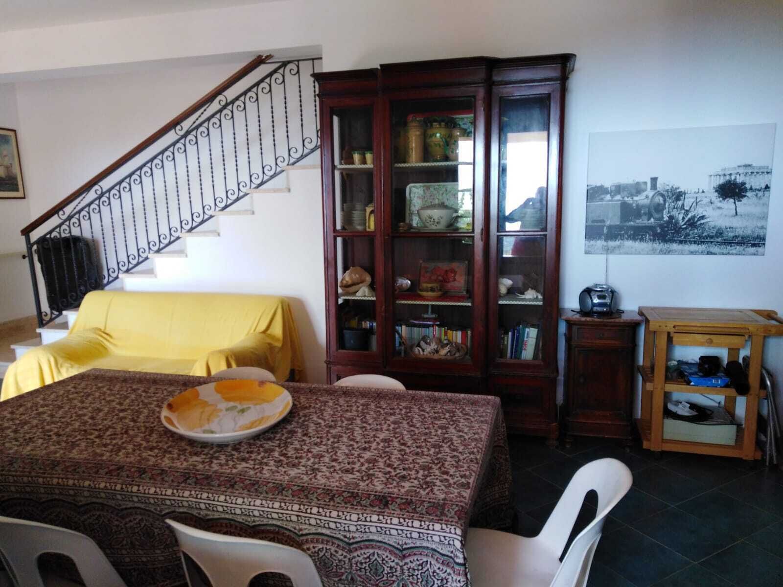 Mediterranean style villa overlooking the oasis of the Belice river