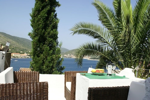 Buena Vista Apartments, A Room With the Sea View