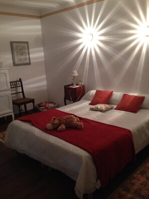 3 chambres, fer et planche à repasser, Wi-Fi, draps fournis