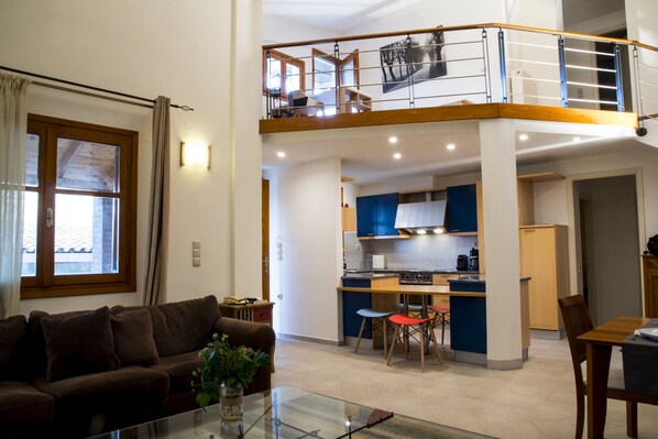 Interior - ''Minos'' Maisonette House overlooking the Minoan Palace of Knossos !! (Κnossos, Iraklion- Crete)