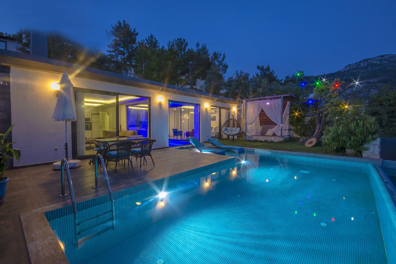 Luxury Honeymoon Villa, Secluded Infinity Pool & Heated Indoor Pool