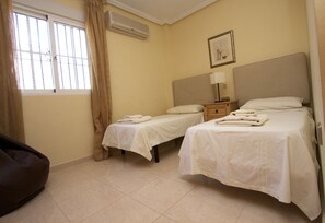 Room - 'Casa Limones' Immaculate Apartment With South Facing Balcony with Shared Pool (Orihuela Costa, Alicante)