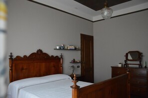 4 bedrooms, desk, iron/ironing board, travel cot