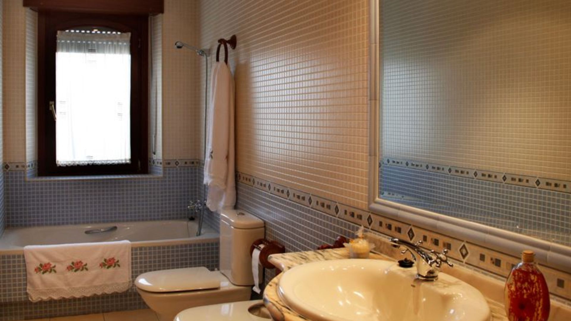 Los Pinares, El Arbol