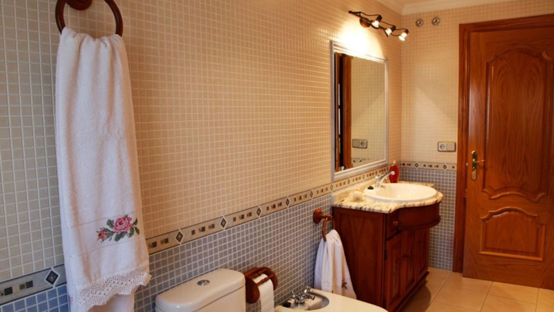 Los Pinares, El Arbol