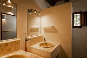 A bathroom with a sink, mirror, and vanity. - CAN NOVES-Fabulous villa in a central and quiet area (Sant Francesc de Formentera)