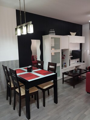 Dining - Tourist Apartments "The Garden". (Teruel)