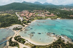 Beach nearby, beach umbrellas - Villa Antonina (Golfo Aranci)