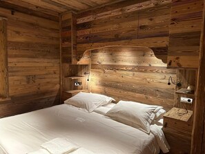 3 chambres, coffres-forts dans les chambres, fer et planche Ă repasser