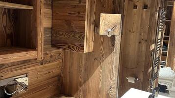 Badkar/dusch, hÄrtork, handdukar och tvÄl