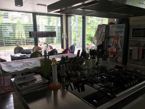 Kühlschrank, Mikrowelle, Ofen, Geschirrspüler
