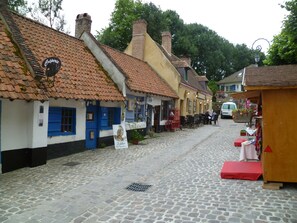 المنطقة المحيطة بالمنشأة