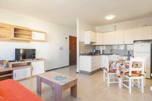 Frigorifero, microonde, pentole/stoviglie/utensili