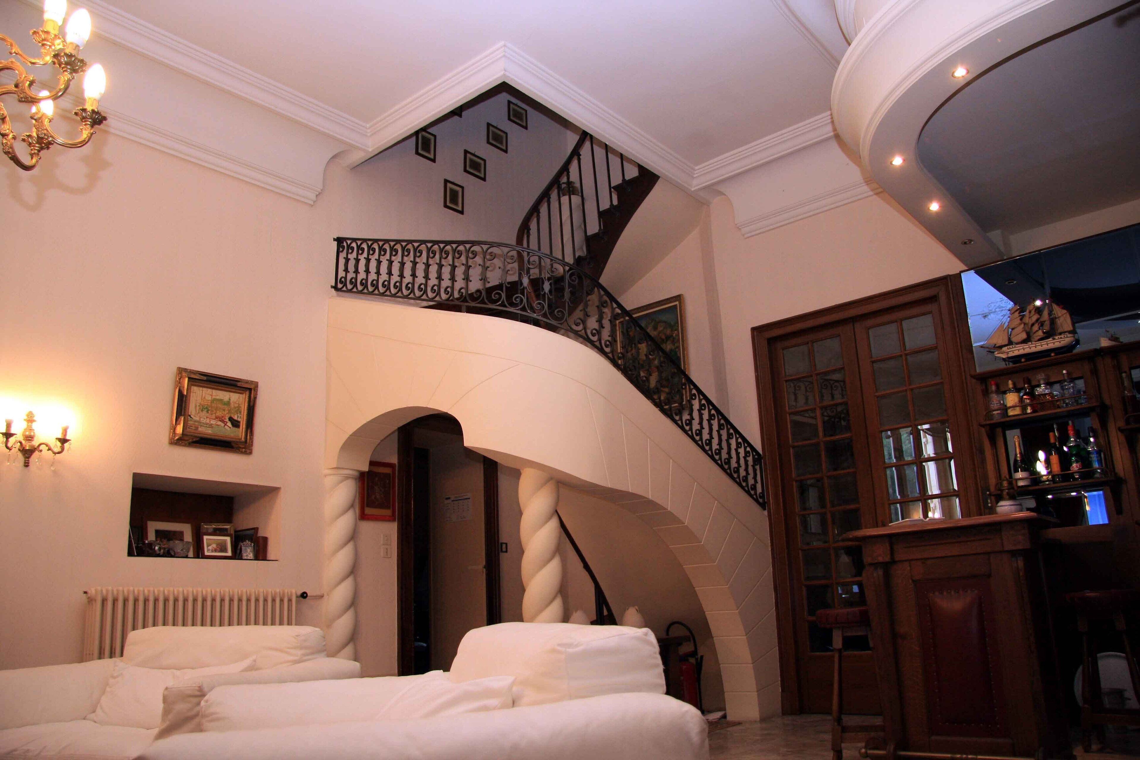 COTTAGE in 13th Century Castle - 5 mins from Bordeaux