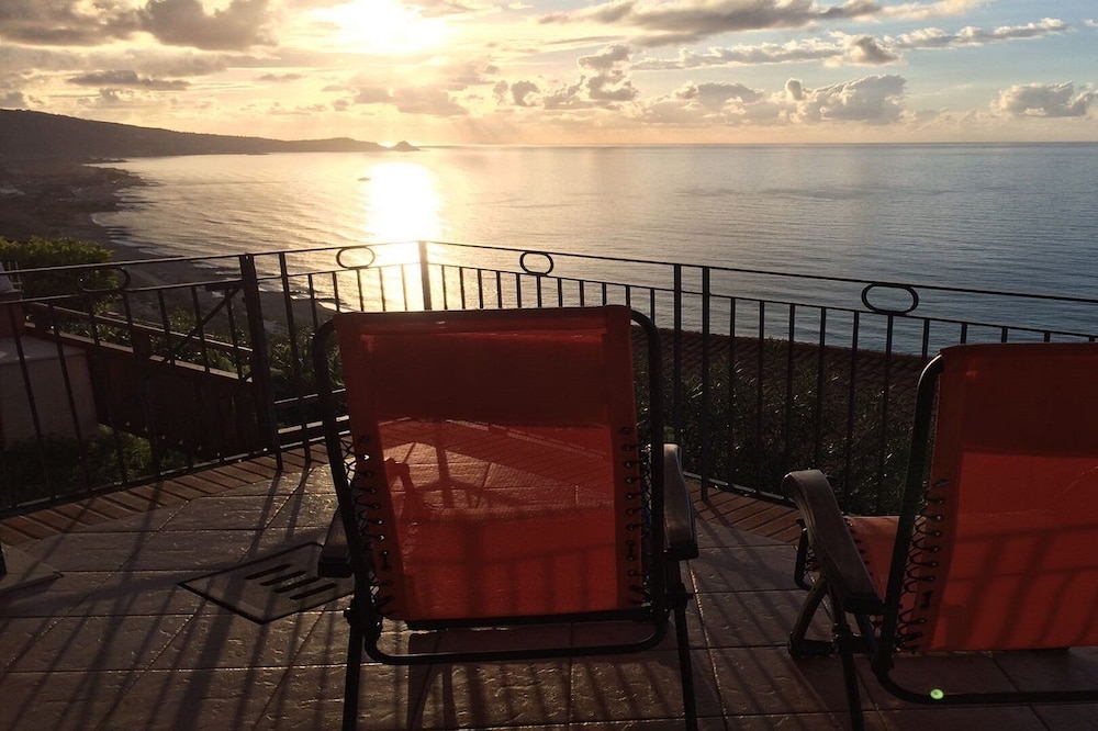 APARTMENT WITH A VIEW ON THE AEOLIAN ISLANDS