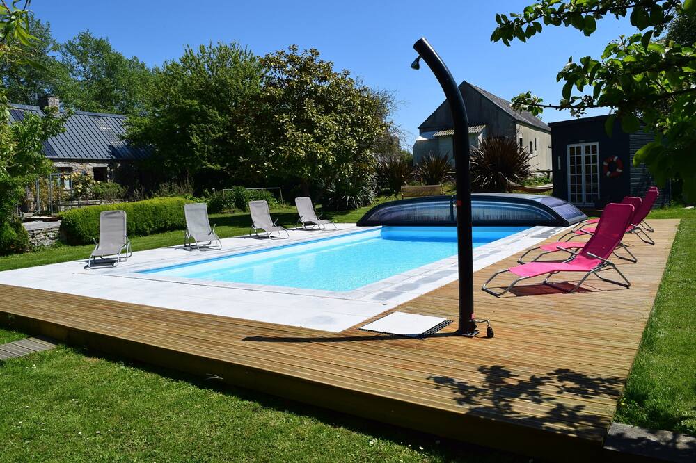 Chèvrefeuille - open plan 3 bedroom Stone Cottage on a farm, 8 minutes to beach