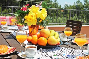 Outdoor dining - Large forest apartment, just 450m from the beach, 4km from Trogir Old Town (Okrug Gornji)