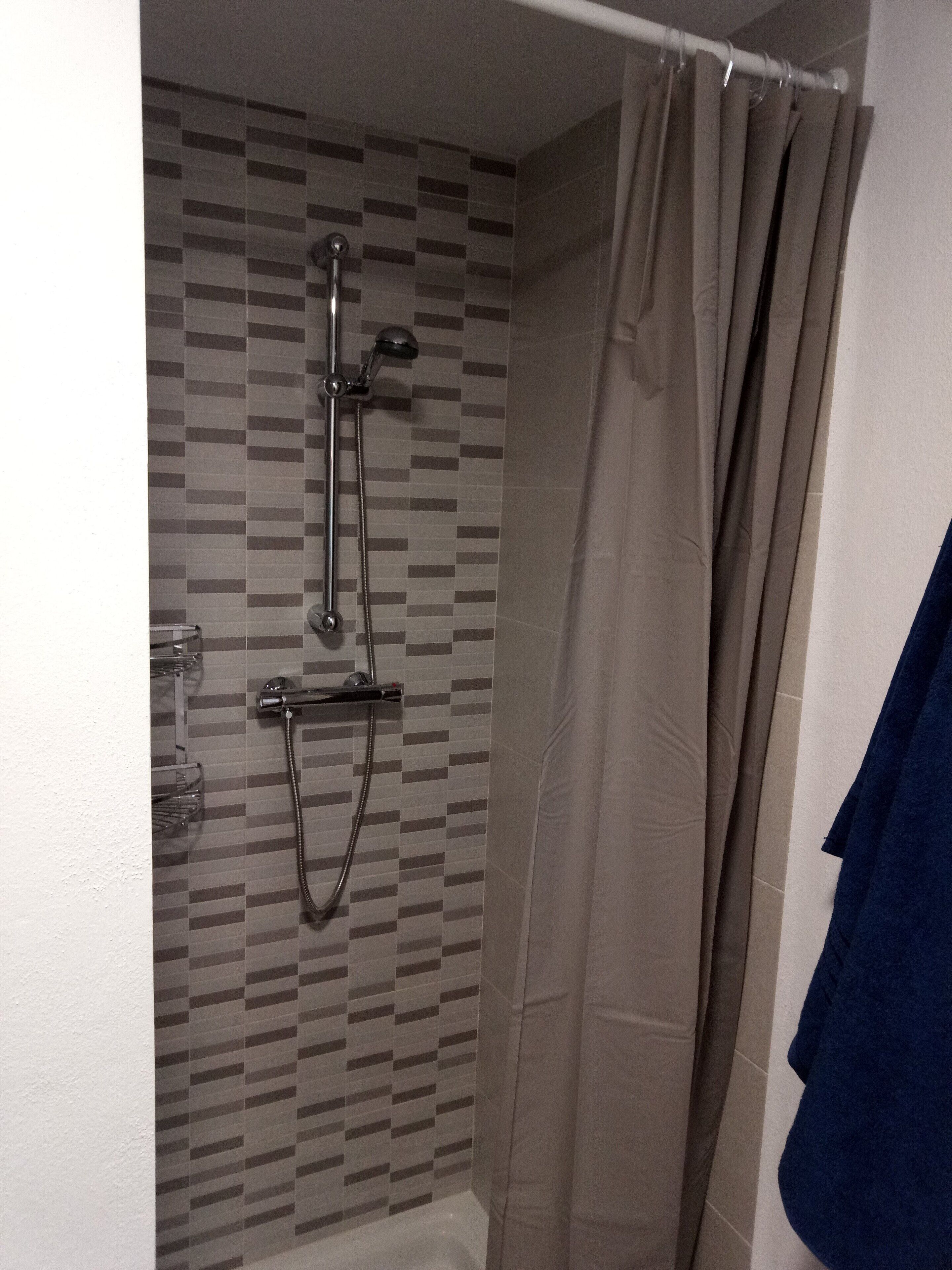 Charming self contained apartment 58m square in the center of Moclin