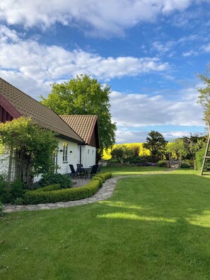 Property grounds - Beautiful cozy cottage in the countryside (Ystad V)