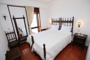 3 bedrooms, iron/ironing board, bed sheets