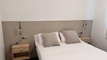 3 slaapkamers, een strijkplank/strijkijzer, internet, beddengoed