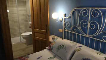 4 slaapkamers, een strijkplank/strijkijzer, reisbedje, gratis wifi