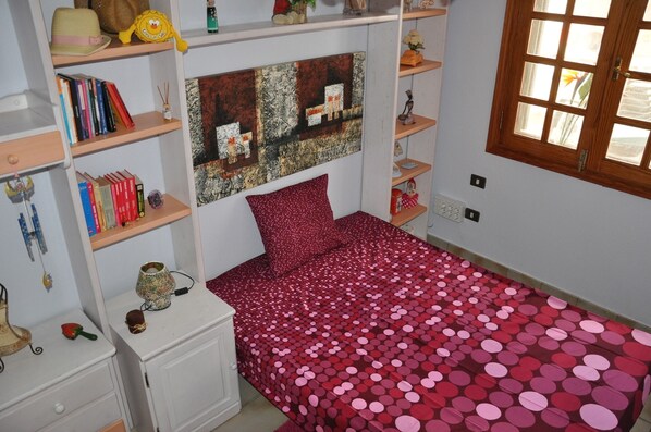 2 bedrooms, desk, iron/ironing board, travel crib