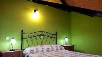 6 slaapkamers, een strijkplank/strijkijzer, wifi, beddengoed