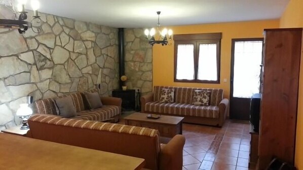 TV, fireplace, DVD player